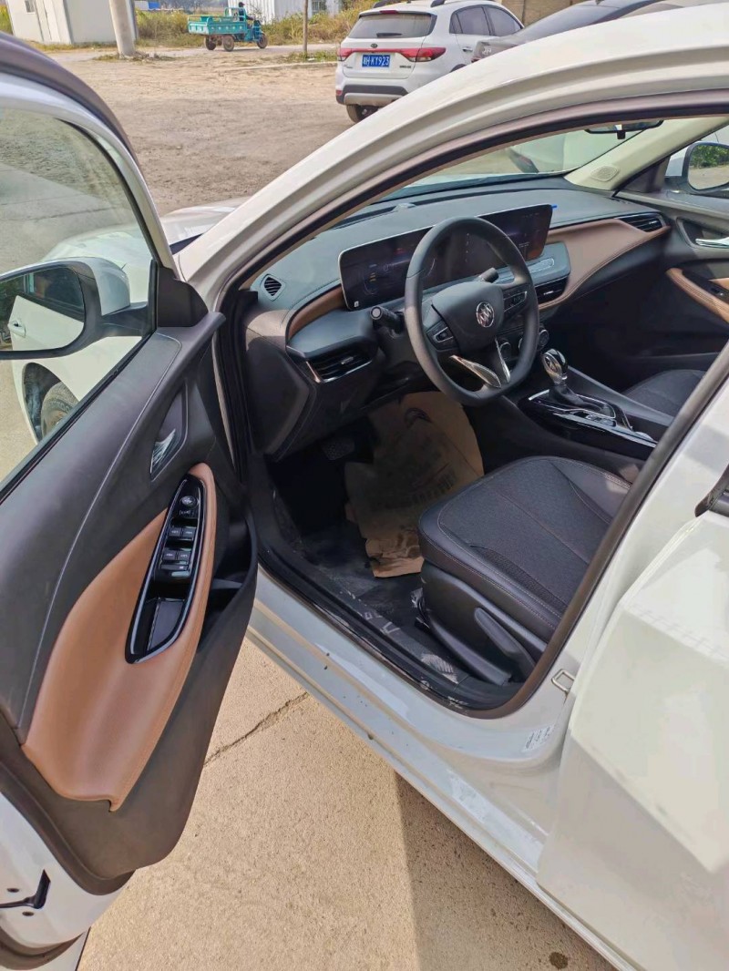 保定22年别克威朗5