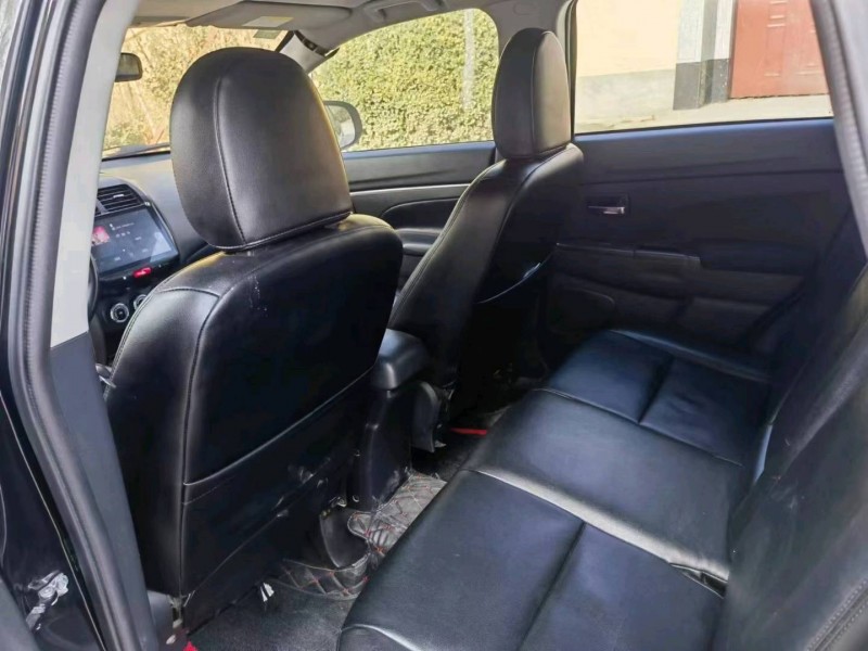 保定14年三菱劲炫8