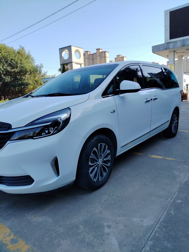 济宁22年别克GL82