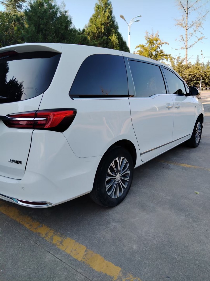 济宁22年别克GL84