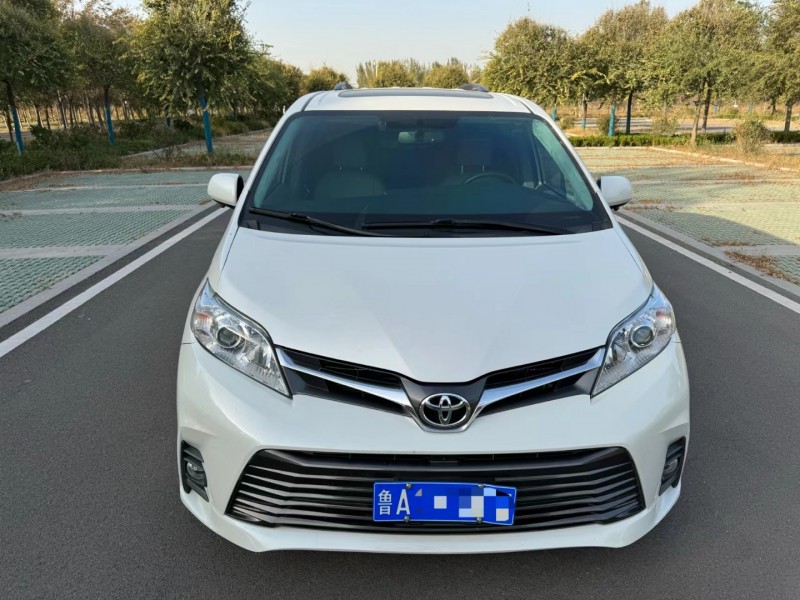 济宁20年丰田塞纳1