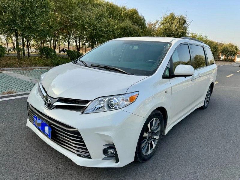 济宁20年丰田塞纳2