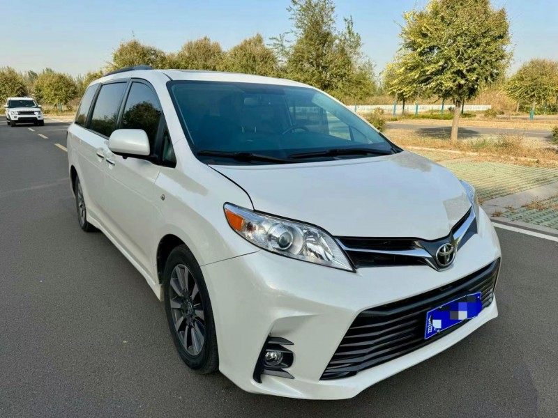 济宁20年丰田塞纳3