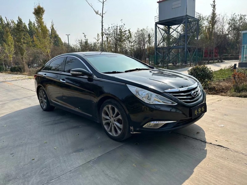 济宁16年现代索纳塔八3