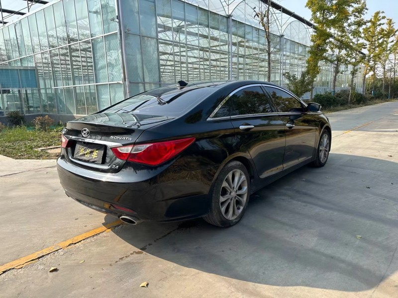 济宁16年现代索纳塔八4