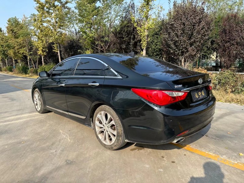 济宁16年现代索纳塔八5