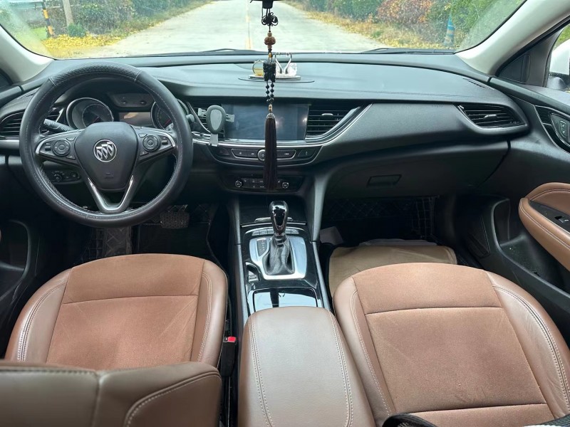 济宁20年别克君威8