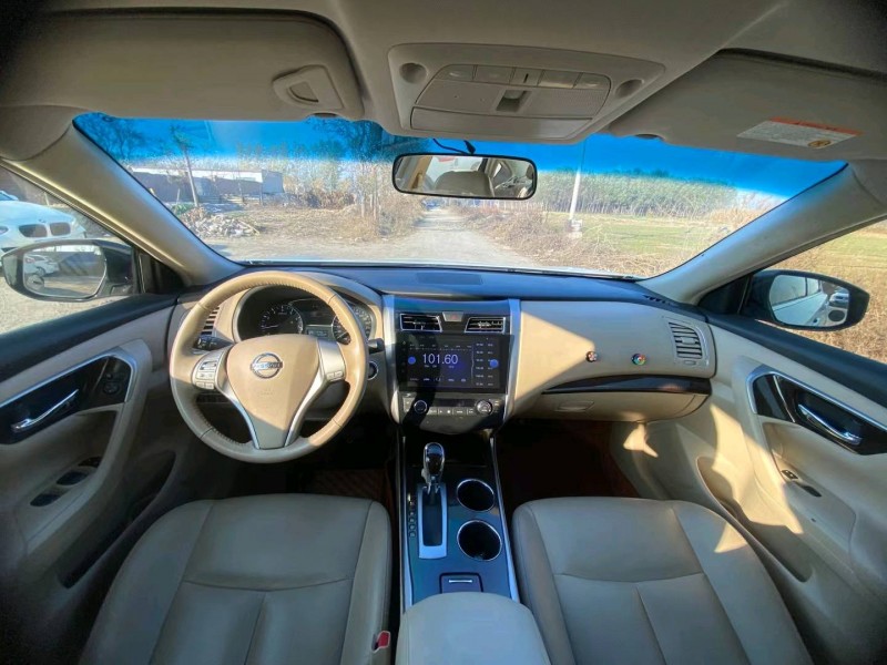 保定16年日产天籁3