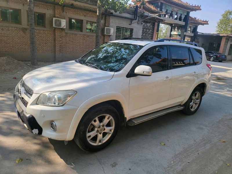 保定13年丰田RAV43
