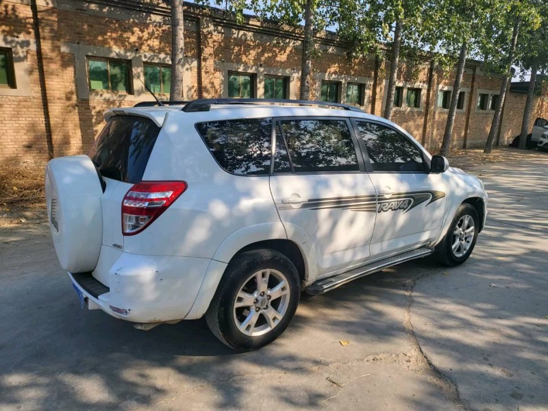 保定13年丰田RAV48
