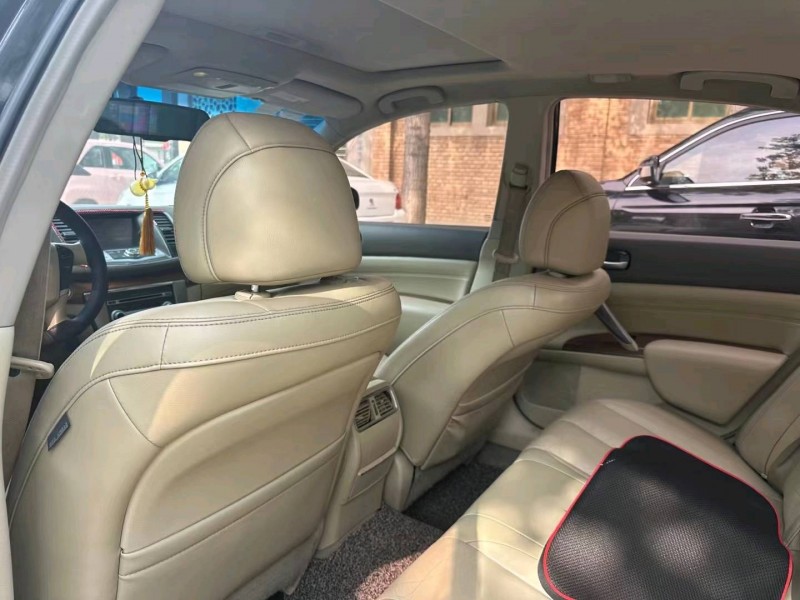 保定12年日产天籁5