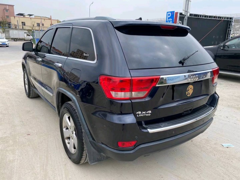 广州12年Jeep大切诺基8