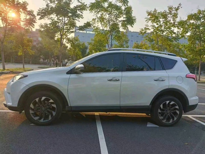 嘉兴19年丰田RAV4荣放7