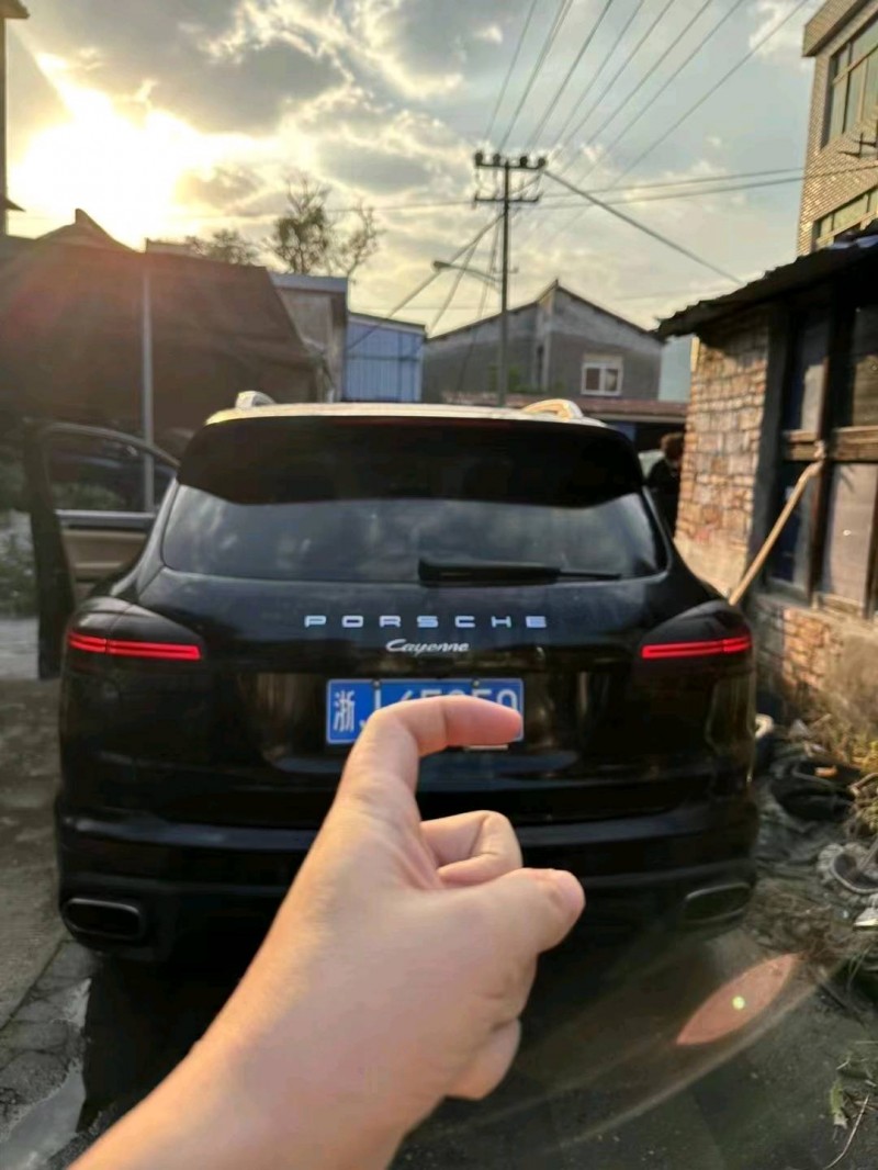 嘉兴15年保时捷卡宴8