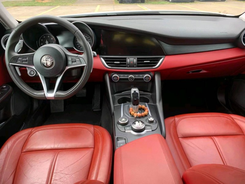 佛山18年阿尔法·罗密欧Giulia2