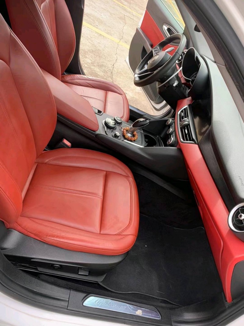 佛山18年阿尔法·罗密欧Giulia6