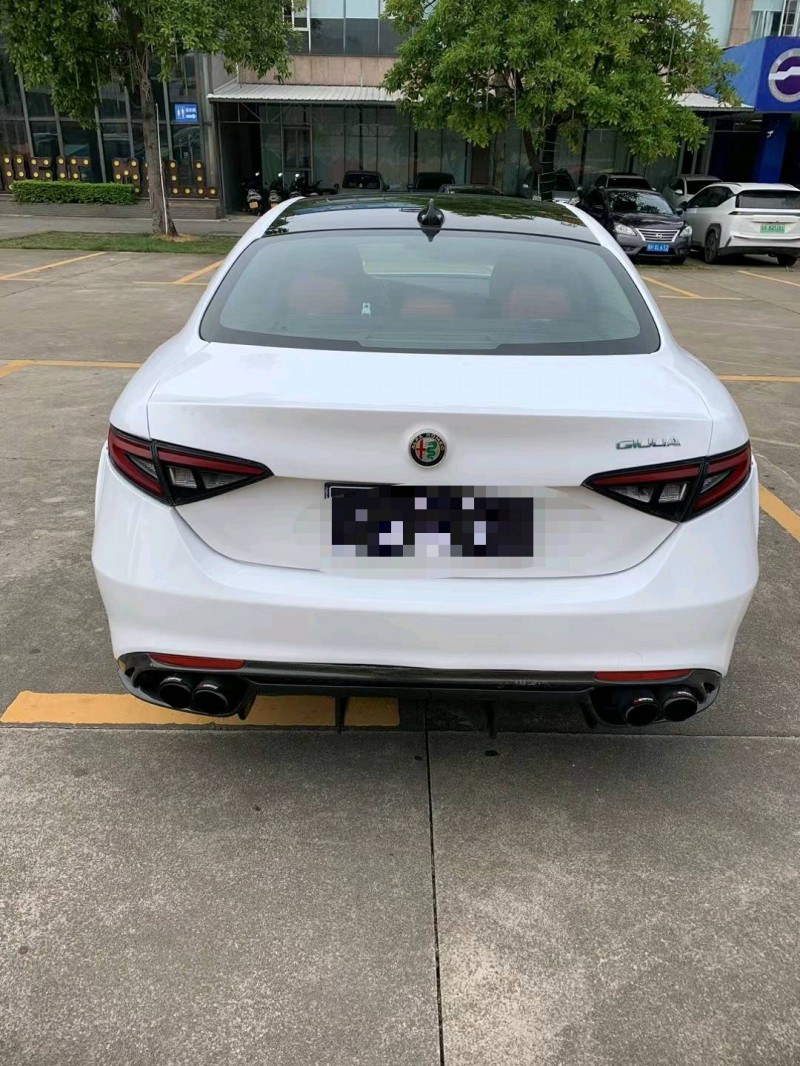 佛山18年阿尔法·罗密欧Giulia8