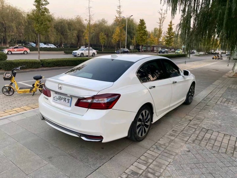 东营17年本田雅阁5