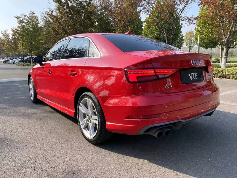 济宁18年奥迪A38