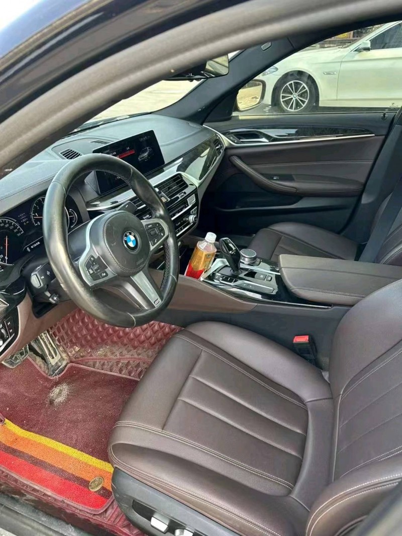 济宁18年宝马5系8