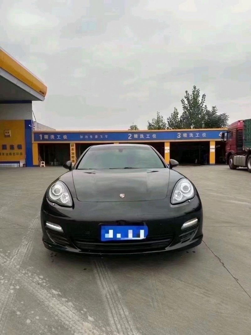 济宁11年保时捷帕拉梅拉1