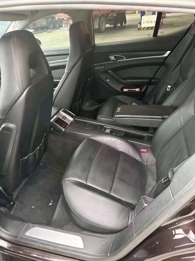 济宁11年保时捷帕拉梅拉9