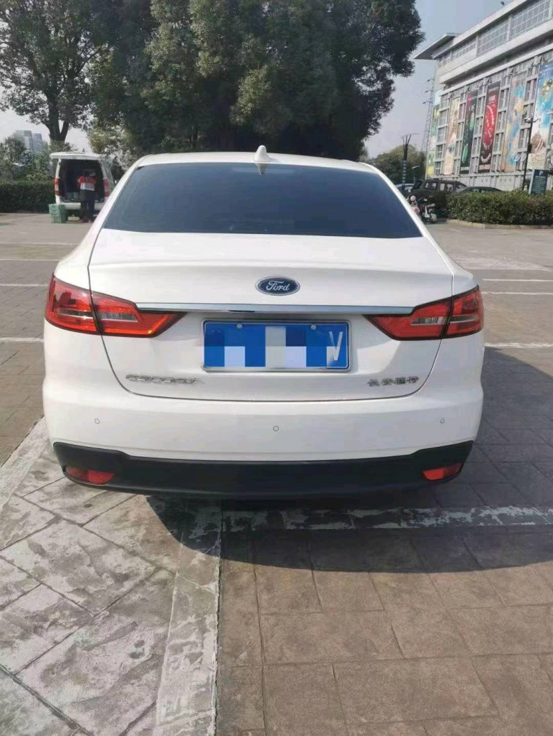 常州20年福特福睿斯8