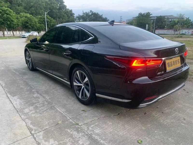 中山21年雷克萨斯LS8