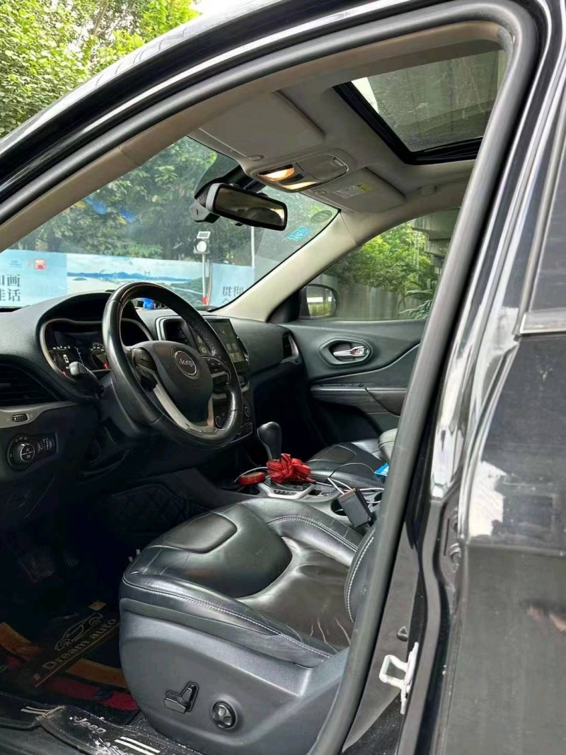 邵阳16年Jeep自由光3