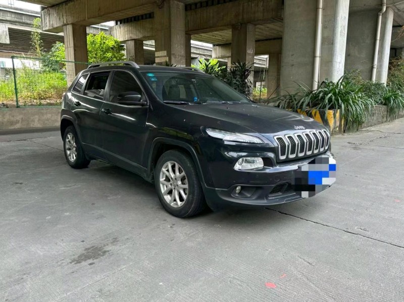 邵阳16年Jeep自由光5