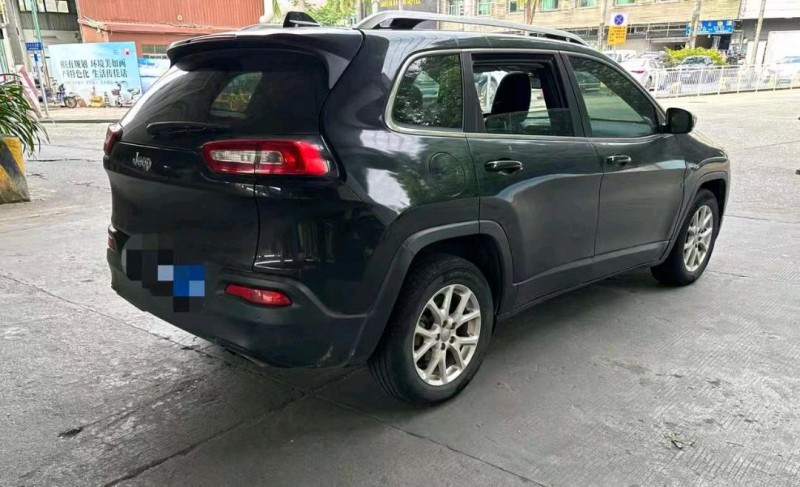 邵阳16年Jeep自由光6