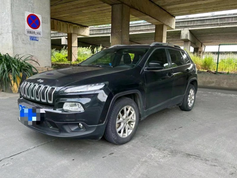 邵阳16年Jeep自由光7