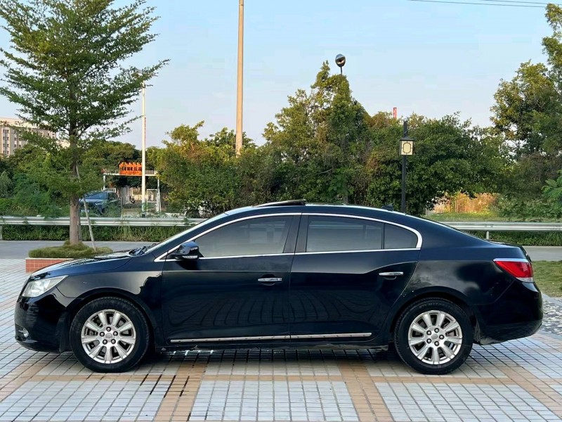 汕头12年别克君越3