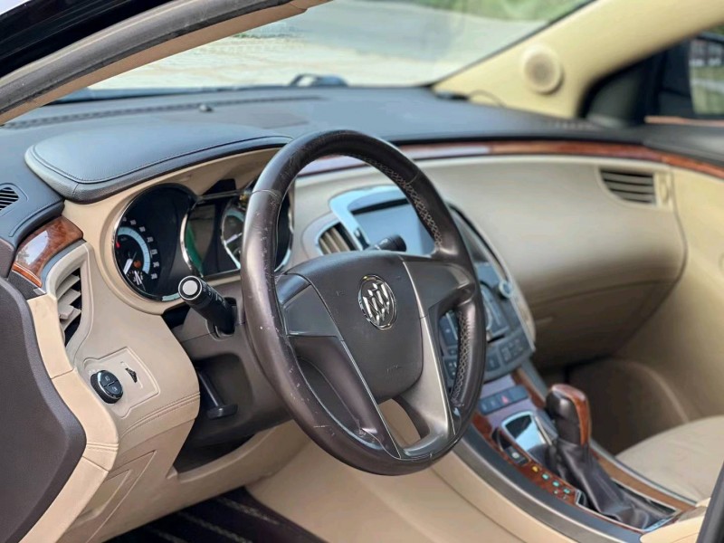 汕头12年别克君越5