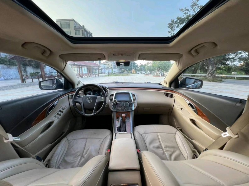 汕头12年别克君越7