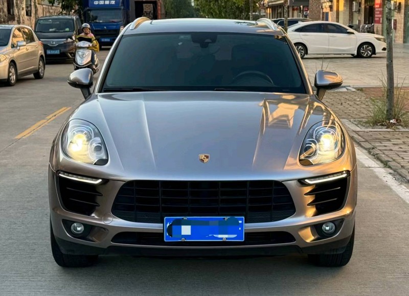 广州17年保时捷Macan1