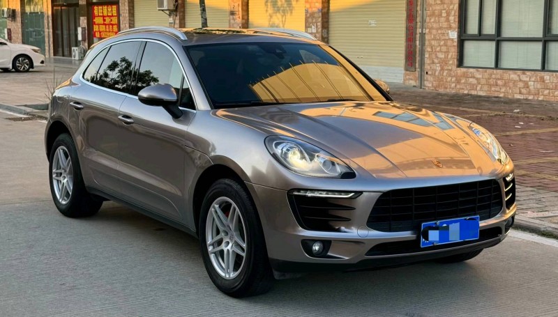 广州17年保时捷Macan2
