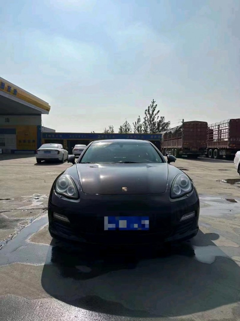 济宁11年保时捷帕拉梅拉1