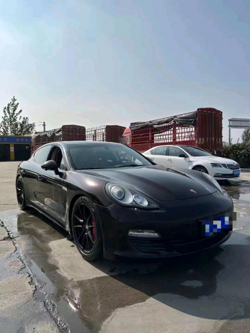济宁11年保时捷帕拉梅拉2