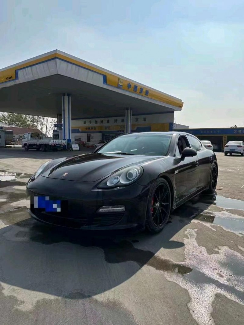 济宁11年保时捷帕拉梅拉3