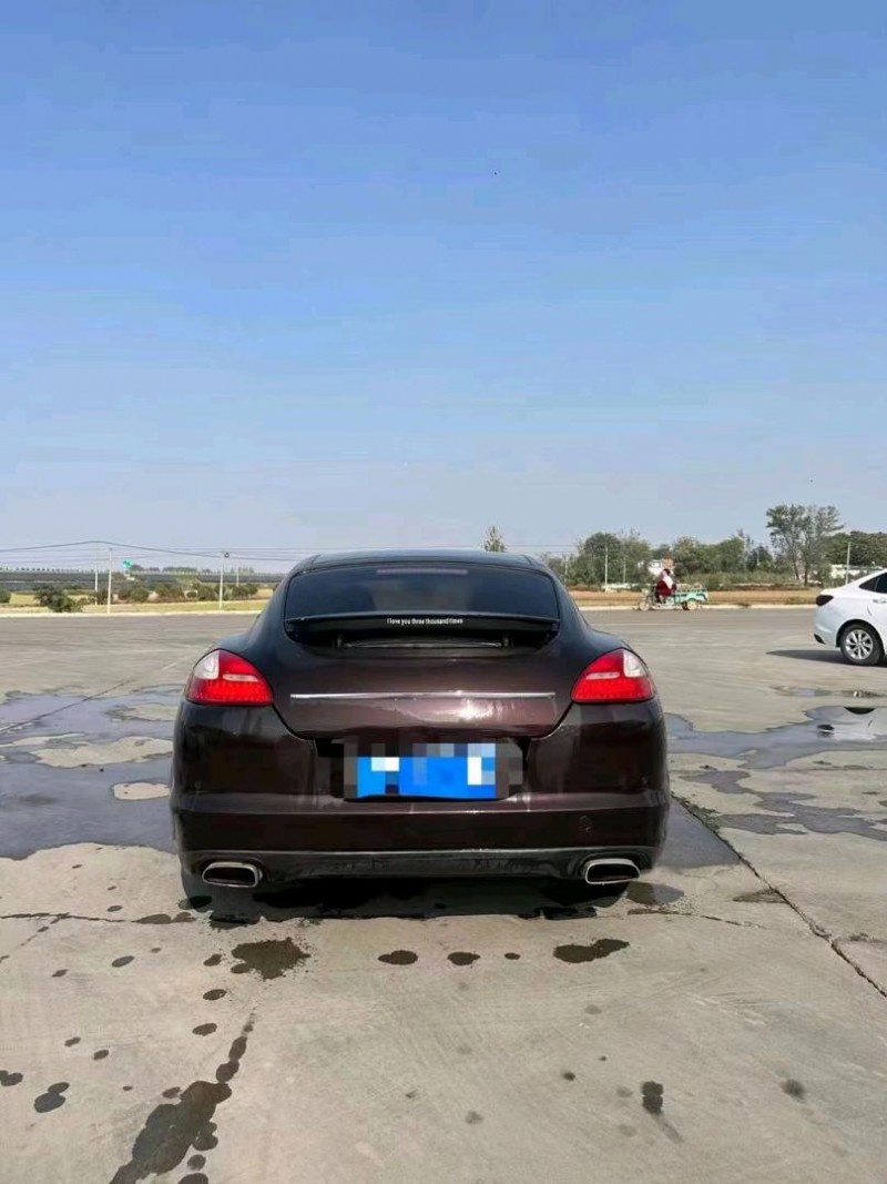 济宁11年保时捷帕拉梅拉6