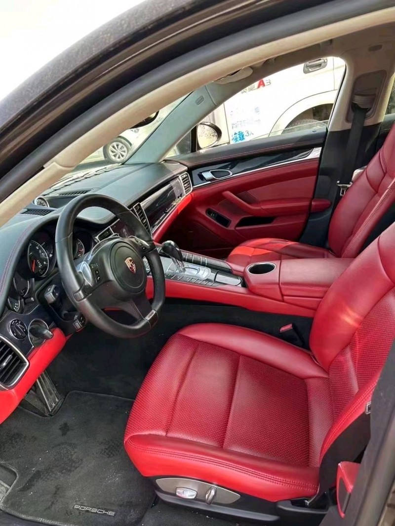 济宁11年保时捷帕拉梅拉8