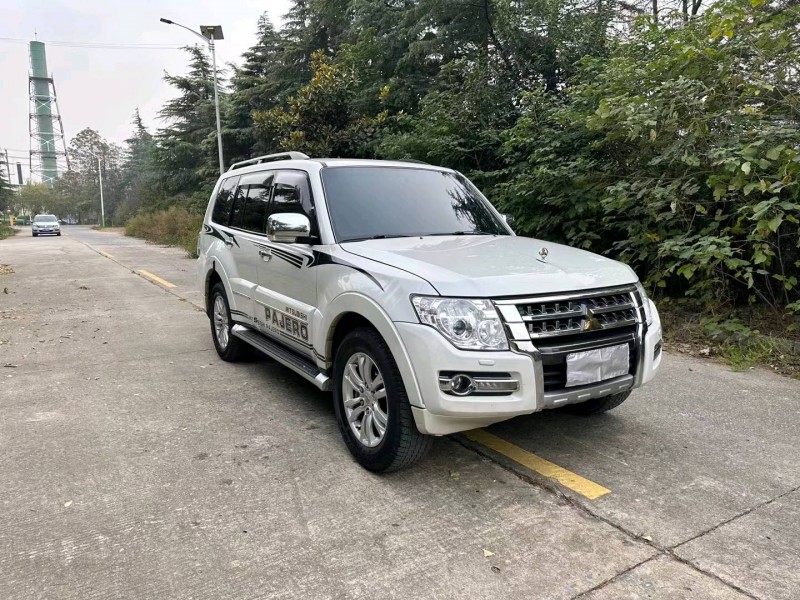 徐州19年三菱帕杰罗3