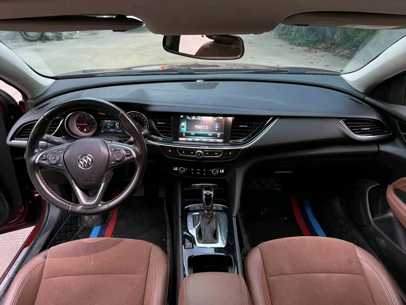 济宁19年别克君威8