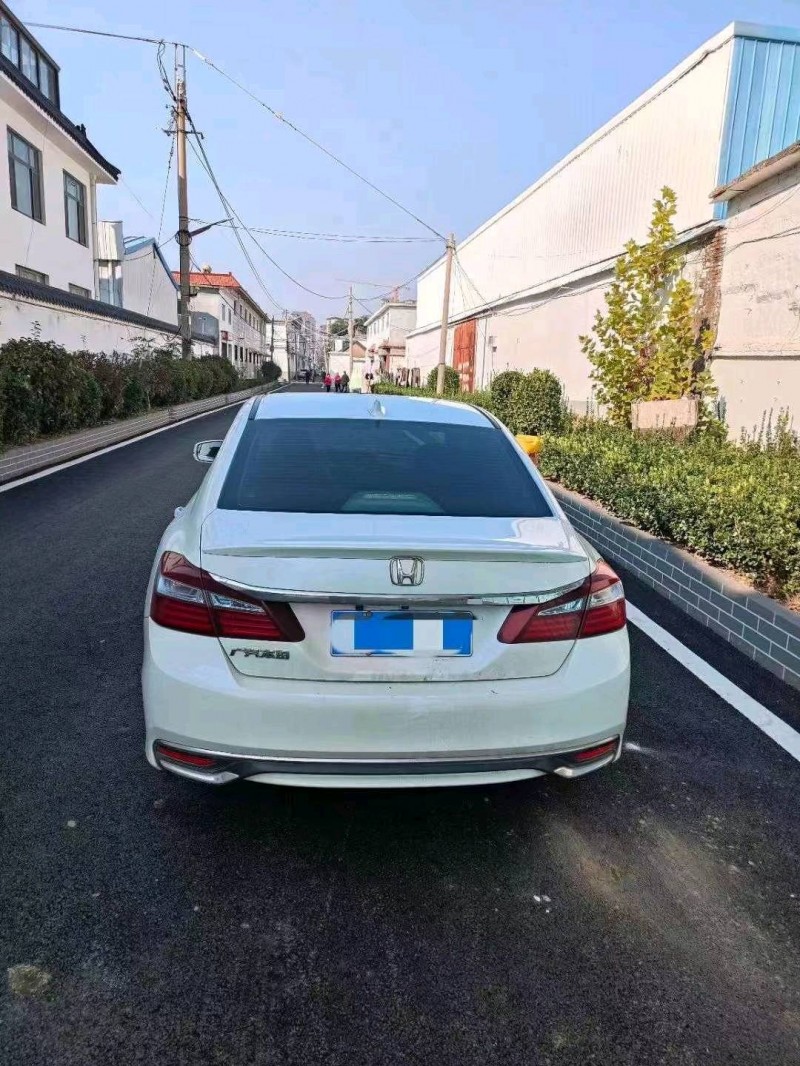 枣庄17年本田雅阁2