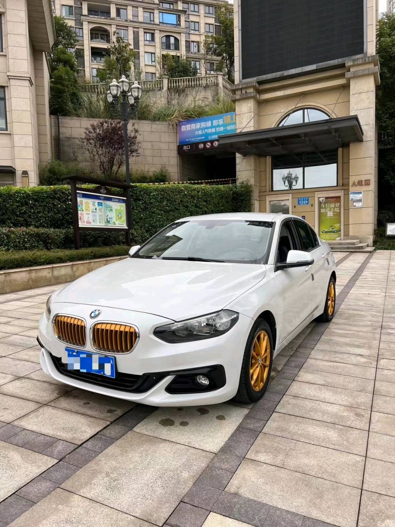 重庆18年宝马1系2