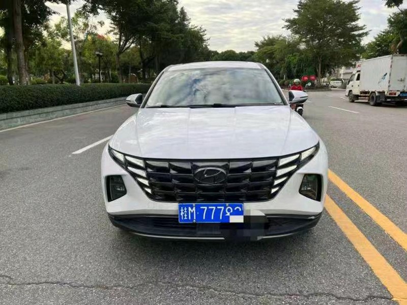 汕头21年现代新胜达1