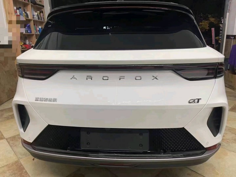 济宁23年极狐汽车阿尔法3