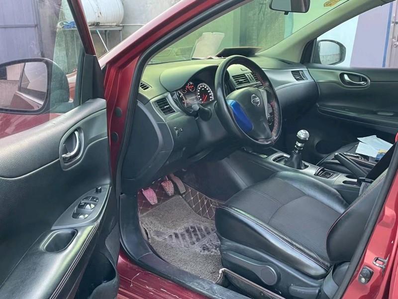 济宁12年日产骐达5