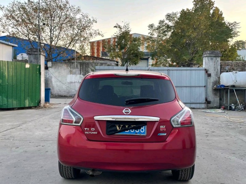 济宁12年日产骐达9